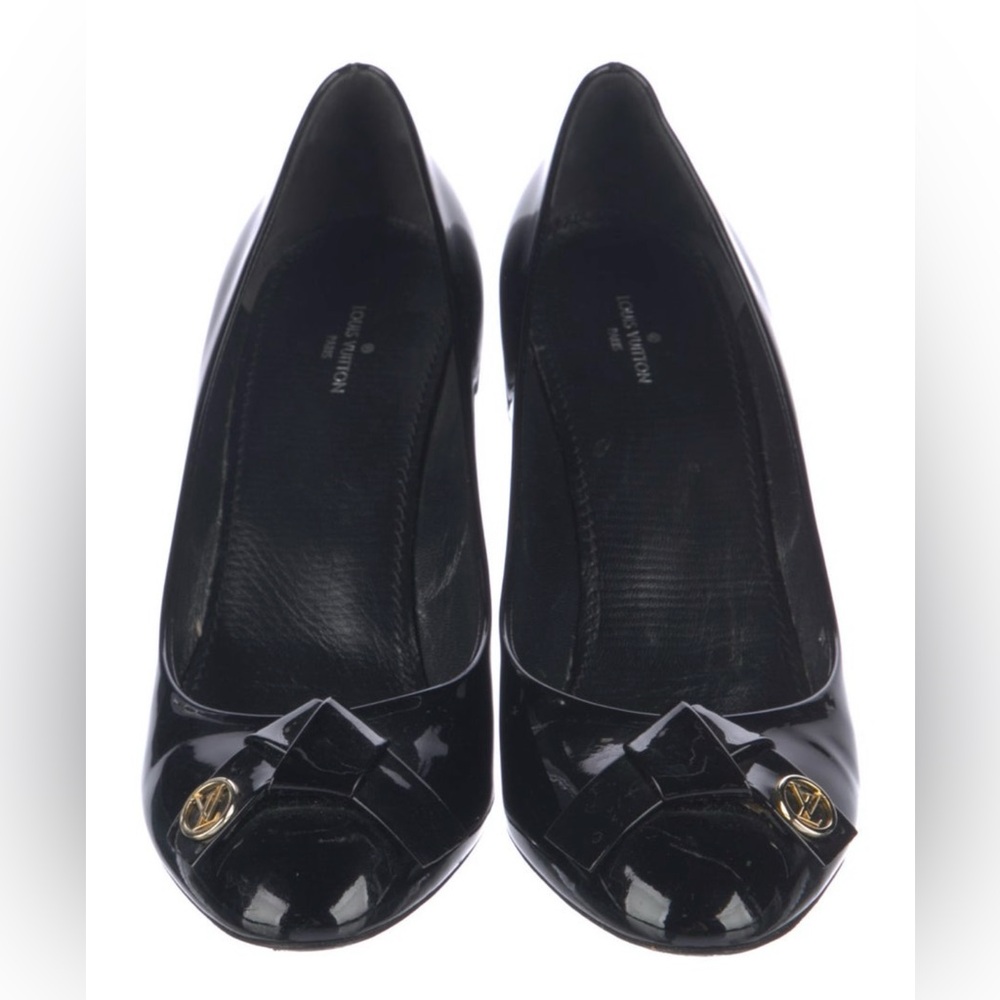 Louis Vuitton Black Patent Leather Bow Pumps - Size 38.5 - Elegant and Timeless - Picture 3 of 6